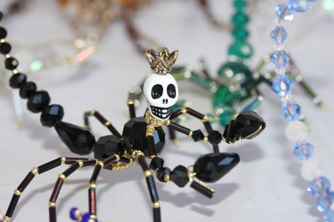 Skull Scorpion, Scorpion Halloween, Beaded Scorpion, Christmas Tree Decorations Items, Beaded Spiders, Golden Beads, Halloween Beads, Bali Silver, Diy Wire Jewelry