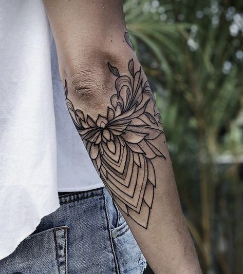 Lotusblume Tattoo, Elbow Tattoos, Floral Tattoo Sleeve, Forearm Tattoo Women, Time Tattoos, Feminine Tattoos, Dope Tattoos, Forearm Tattoos, Skin Art