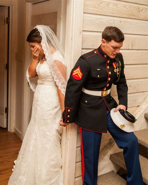 Such a cute photo!!! And story! // Couple shares touching story behind viral wedding photo - TODAY.com Marine Wedding, Emotional Photos, Military Wedding, Military Love, A Wedding Dress, Wedding Moments, Military Uniform, Wedding Pics, Schmidt