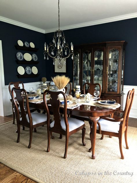 Autumn Table Decor Ideas for a Navy Dining Room Navy Dining Room, Homestead Aesthetic, Dining Room Navy, Dining Room Simple, Fall Dining Room, Autumn Dining, Traditional Dining Rooms, Thanksgiving 2020, Dining Room Blue