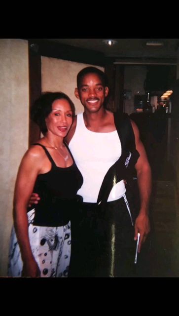 Freda Payne on Instagram: "Remembering the good times with my actor friend and This was pic was taken on set of the ( Men in Black ) film. I m still in disbelief in what happened with Chris Rock... What did you think about Will Smith's incident 🤔at the Oscar's? I d love to know" Freda Payne, Black Film, In Disbelief, Black Glamour, Chris Rock, Men In Black, The Men, Hollywood Glamour, What Happened