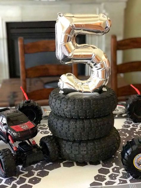 Monster Truck Theme Birthday Party, Bolo Blaze, Monster Truck Birthday Party Ideas, Truck Birthday Party Ideas, Birthday Monster Truck, Monster Jam Birthday Party, Bolo Hot Wheels, Blaze Birthday Party, Monster Truck Birthday Party