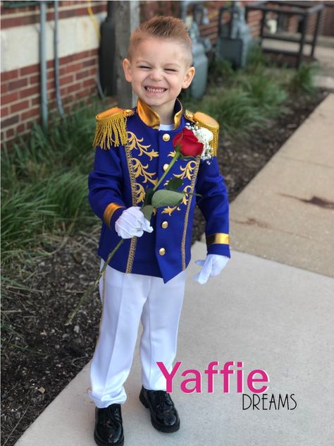 Baby Prince Costume, Disney Halloween Outfits, Chambelanes Outfits, Prince Charming Costume, Costumes For Boys, Wedding Kids Outfit, Cinderella Outfit, Cinderella Prince, Rose Birthday