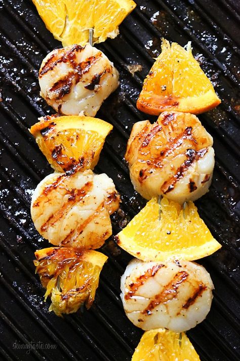 Grilled Scallops, Kebabs On The Grill, Kabob Recipes, Kebab Recipes, Fish Recipes Healthy, Healthy Fish, Kebabs, On The Grill, Seafood Dishes