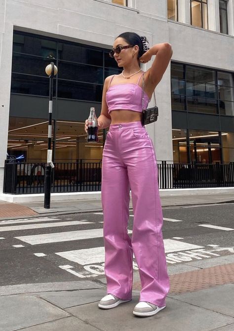 Outfit Rosado, Pink Two Piece Outfit, Skirt With Stockings, Shirin David, Cargo Outfit, Look Rose, Outfit Combinations, Pink Outfits, Pink Outfit