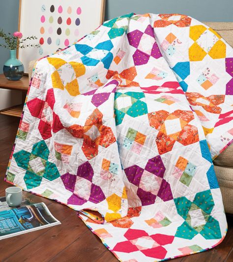 Modern flower quilt in Love Patchwork and Quilting issue 75 by BlossomHeartQuilts.com Tropical Quilts, Quilt Flowers, Bed Quilt Patterns, Japanese Quilt Patterns, Flower Quilt Patterns, Heart Quilts, Kids Quilts, Pattern Quilt, Japanese Quilts