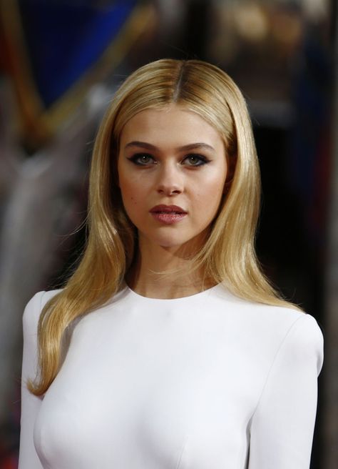 Nicola Peltz in Stella McCartney at the Berlin premiere of Transformers: Age of Extinction. Description from pinterest.com. I searched for this on bing.com/images Ponytail Simple, Strapless Dress Hairstyles, Bridal Hair Down, Updo Bridesmaid, Nicola Peltz, Hair Tuck, Middle Part Hairstyles, Vlasové Trendy, Blowout Hair