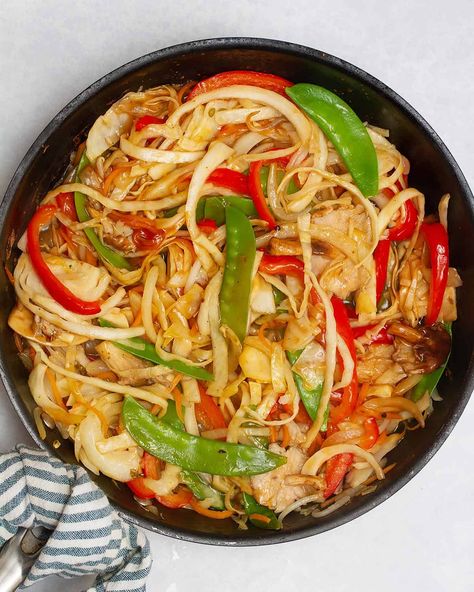 Chop Suey (Vegan) Chop Suey Sauce, Vegan Chow Mein, Chop Suey Recipe, Vegan Shopping List, Vegan Grocery List, Prevent Food Waste, Tamari Sauce, Vegan Grocery, Plant Based Dinner