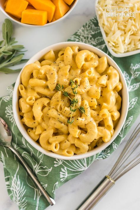 This Butternut Squash Mac and Cheese is a perfect Fall recipe. Butternut squash adds a creamy richness to classic mac and cheese sauce. #butternutsquash #butternutsquashrecipes #butternutsquashmacandcheese #fallrecipes Cheesy Butternut Squash Pasta, Mac And Cheese Butternut Squash, Butternut Squash Mac And Cheese Healthy, Cowboy Spaghetti, Butter Nut Squash Mac N Cheese, Butternut Squash Mac Cheese, Butternut Squash Macaroni, Recipe Butternut Squash, Sage Risotto