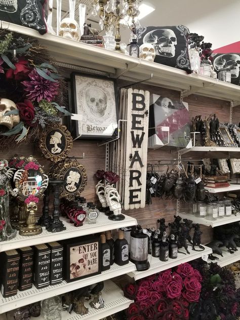 Boutique Halloween Decor, Gothic Homemaking, Dark Deco, Macabre Decor, Cuddle Weather, Goth Victorian, Dollhouse Halloween, Creepy Decor, Dark Home Decor