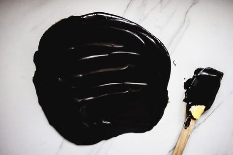 Just in time for Halloween and cookie decorating. How To Make Black Icing Food Coloring, Black Food Coloring How To Make, How To Make Black Food Coloring, How To Make Black Royal Icing, Black Recipes, Cake Secrets, Black Foods, Black Pantry, Food Coloring Chart