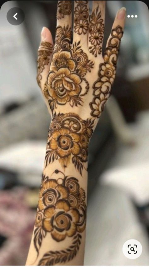 Mehindi Desgin Latest Modern, Flower Design Mehendi, Mahendiii Design, Henna Eyebrow Tint, Arabic Bridal Henna, Aesthetic Mehndi Design, Tattoo Henna Design, Henna Design Easy, Flower Mehndi Design