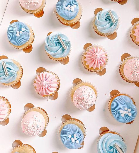 Gender Reveal Mini Cupcakes, Beautiful Cupcakes Birthday, Cupcakes Pastel, Gender Reveal Cupcakes, Cupcake Maker, Cupcakes Birthday, Cupcakes Ideas, White Cakes, Bakery Ideas