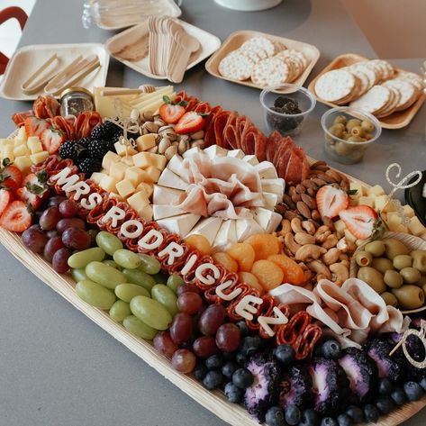 Winery Bridal Shower Decor, Vineyard Bridal Shower Ideas, Bridal Charcuterie, Wine Bridal Shower Theme, Bridal Shower Popcorn, Winery Bridal Shower Ideas, Bridal Shower Foods, Bridal Shower Charcuterie Board, Bridal Shower Snacks