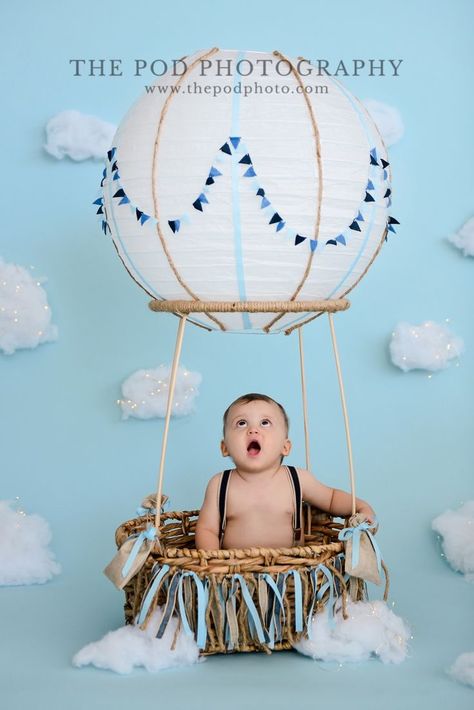 Hot Air Balloon Photo Shoot, Hot Air Balloon Baby Photoshoot, Hot Air Balloon Cake Smash, Hot Air Balloon Photoshoot, Cake Hot Air Balloon, Balloon Cake Smash, Hot Air Ballon Party, Air Balloon Party, Half Birthday Baby