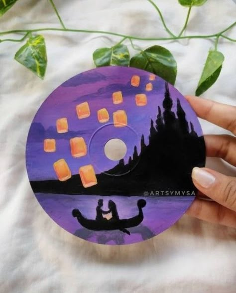 Things To Paint On A Record, Drawing On Disk, Vinyl Painting Ideas Aesthetic, Vinyl Disc Aesthetic, Clear Cd Painting Ideas, Painting Cd Ideas, Dvds Pintados, Dvd Pintados, Painted Cd Ideas