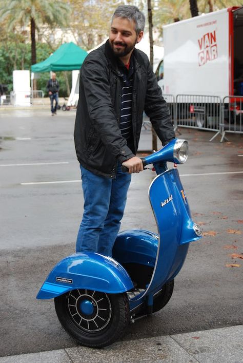 Spain: Vespa Segway! | vesparade Scooters Vespa, Eletric Bike, Classic Vespa, Scooter Custom, Mobility Scooters, Motorcycles And Scooter, Cycle Car, Alfa Romeo Cars, Vespa Lambretta