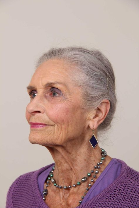 Selfe says: 'When I look in the mirror I see a wrinkly old woman. Not good! It's amazing what make-up and a bit of titivating can do, though.' Daphne Selfe, Old Age Makeup, Beautiful Gray Hair, Old Faces, Advanced Style, Ageless Style, Ageless Beauty, Look Older, Aging Beautifully