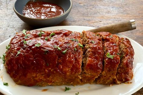 The Secret Is in the Sauce for This Meatloaf Chipotle Meatloaf, Turkey Steak Recipes, Chili Burgers, Recipes Meatloaf, Pasta Soups, Ground Turkey Burgers, Ground Turkey Recipes Easy, Recipes Chili, Easy Burger Recipe