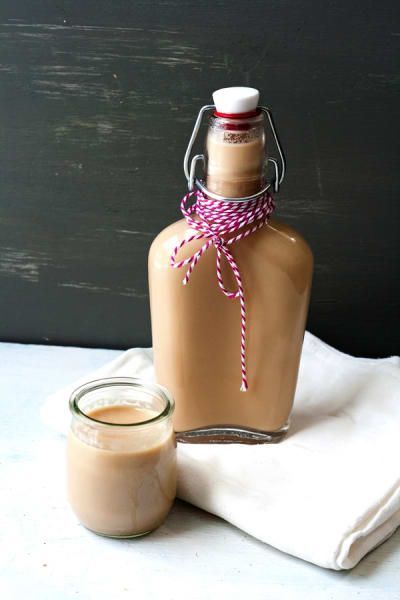 These homemade liqueurs and infused alcohols make covetable holiday gifts. Homemade Liqueur Recipes, Vanilla Chai Tea, Homemade Alcohol, Coffee Creamer Recipe, Homemade Liquor, Liquor Recipes, Creamer Recipe, Liqueurs Recipes, Homemade Wine