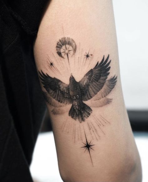 Raven Tattoo Feminine Arm, Raven Tattoo Feminine, Rabe Tattoo, Z Tattoo, Realistic Tattoo Sleeve, Forearm Band Tattoos, Crow Tattoo, Small Pretty Tattoos, Raven Tattoo