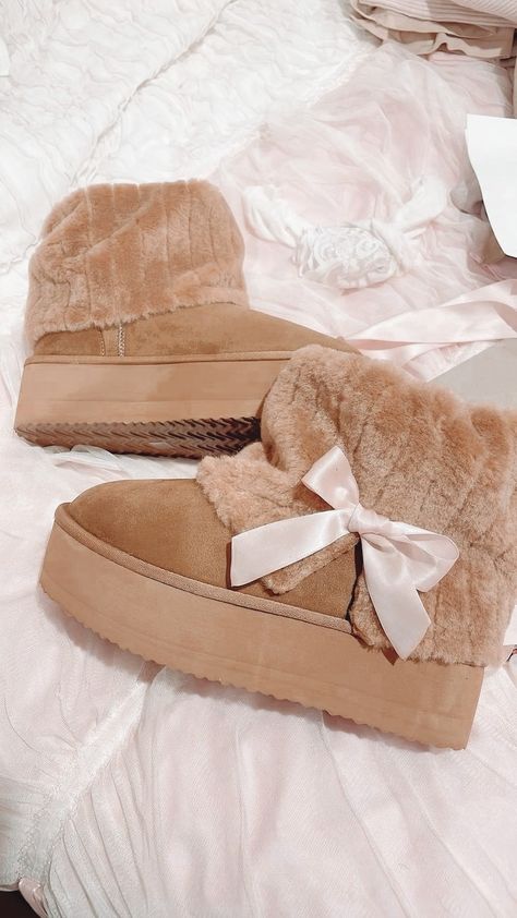 Cute Winter Shoes, Fur Uggs, Cute Uggs, Pretty Shoes Sneakers, Kawaii Shoes, Pink Coquette, Girly Shoes, Shoe Inspo, Aesthetic Shoes