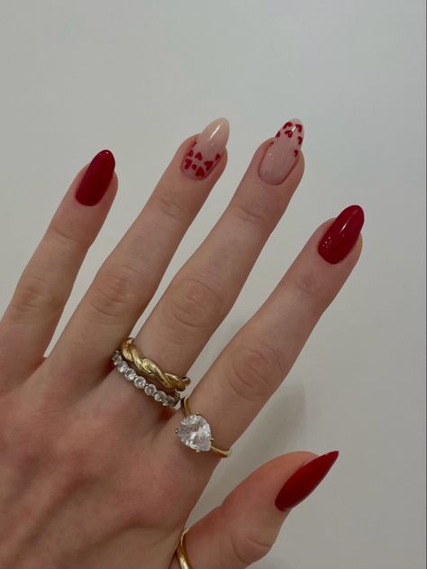 Nail Idea With Heart, Nail Design Valentine’s Day, Round Nails Valentines Day, Red Nail White Heart, Valintens Nails, Red Nails Inspiration Art Designs, Valentines Nails Squoval, Valentines Day Nails Squoval, Round Valentines Nails