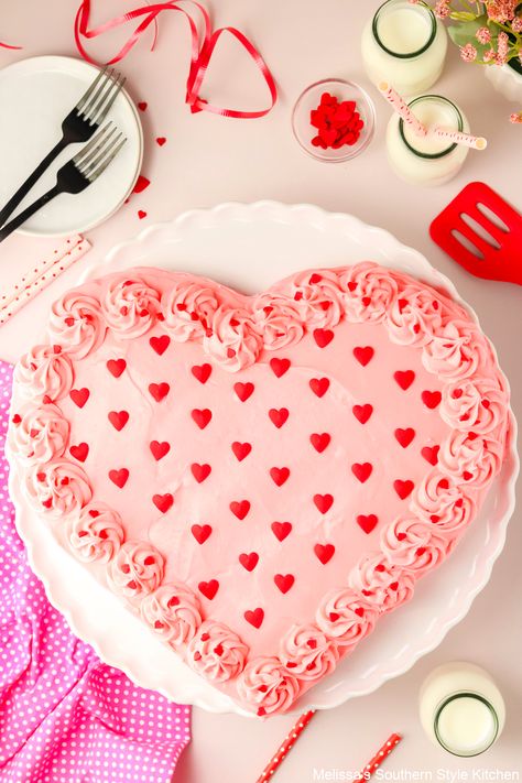 Heart Shaped Cake Recipe, Cake Decorating Ideas Easy, Heart Cake Recipes, Homemade Red Velvet Cake, Southern Cakes, Cakes And Pies, Strawberry Cake Easy, Sprinkles Cake, Southern Cake