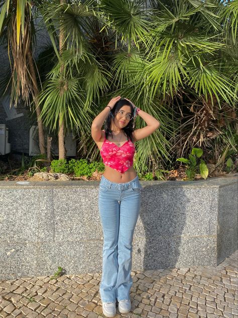 cute outfit ideas / summer outfit / colorful outfit ideas / flare jeans outfit / low waist pants Jeans Outfit Low Waist, Outfit Ideas Flare Jeans, Low Waist Pants Outfit, Flair Jeans Outfit, Colorful Outfit Ideas, Flair Pants, Flare Jeans Outfit, Low Waist Pants, Nyc Fits