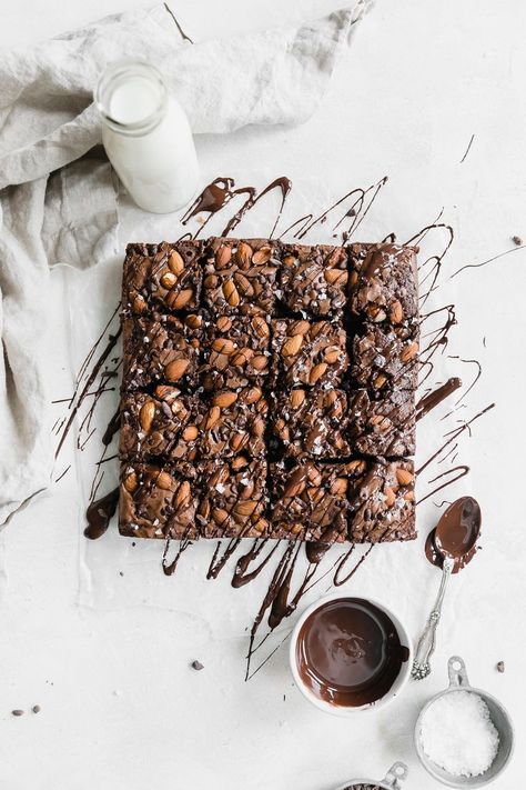 Lazy Girl Boxed Brownies: aka how to make boxed brownies better when you're feeling lazy but still want a delicious dessert Boxed Brownies Better, Boxed Brownies, Food Photography Dessert, Baking Photography, Broma Bakery, Box Brownies, Food Photography Inspiration, Lazy Girl, Food Blogs