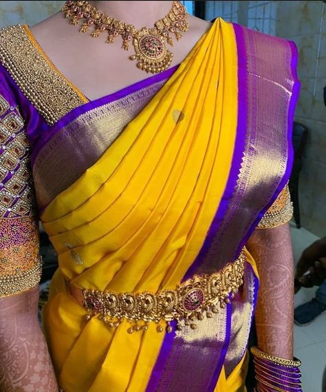 Incredible Jewellery Ideas To Wear With Red Bridal Silk Saree Saree Jacket Designs Latest, Yellow Wedding Saree, Blouse Designs Wedding, Kerala Wedding Saree, Saree Yellow, Hairstyles For Indian Wedding, Bridal Hairstyle Indian Wedding, Wedding Sarees Online, Bridal Sarees South Indian