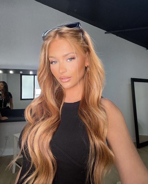 Pretty Blonde Hair With Lowlights, Deminsional Auburn Hair, Strawberry Blonde With Balayage, Blonde Hair From Red, Spring Blonde 2024, Caramel Strawberry Blonde Hair, Blondes Going Red, Blonde Balayage On Copper Hair, Hair Inspo For Blue Eyes