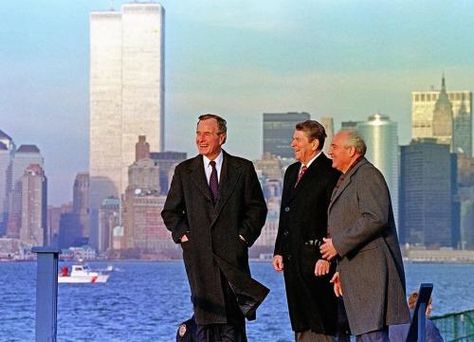 Presidents Bush and Reagan with Gorbachev at Lower Manhattan - 1988 Mikhail Gorbachev, George W Bush, Photo Focus, United States Presidents, George Bush, Lower Manhattan, Twin Towers, History Photos, Historical Pictures