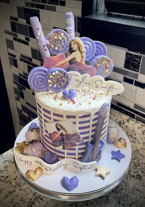 Taylor Swift Cake Ideas, Cake Ideas Simple, Bolo Taylor Swift, Taylor Swift Themed Party, 17 Doğum Günü, Taylor Swift Cake, Taylor Swift Birthday Party Ideas, Making Cakes, Taylor Swift Party