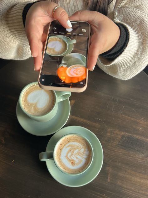 Aesthetic Coffee Cup Pictures, Coffee Aesthetic Picture, Brunch Esthetics, Cafe Aesthetic Pictures Ideas, Instagram Picture Ideas Coffee, Instagram Coffee Shop Pictures, Sitting In Cafe Aesthetic, Coffee Shop Aesthetic Outfits Summer, Picture Idea For Instagram