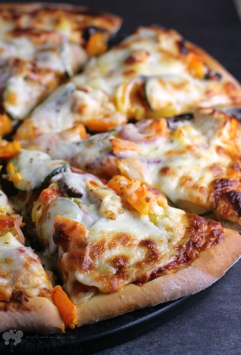 Chicken Feta Pizza, Spicy Chicken Pizza Recipes, Easy Skillet Chicken Gyros Hungry Happens, Easy Chicken Gyros Hungry Happens, Beer Pizza Dough, Gyro Zeppeli Pizza Mozzarella, Gourmet Pizza, Chicken Gyros, Large Pizza