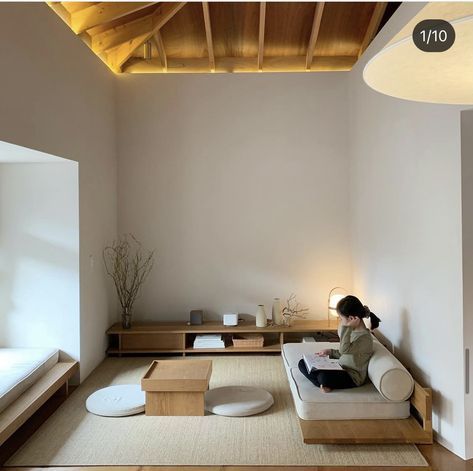 Japanese Mcm House, Japanese Ryokan Interior, Muji Coffee Table, Minimal Mens Apartment, Japanese Interior Apartment, Minimal Sitting Room, Japanese Floor Couch, Wabi Sabi Living Room Apartment, Japanese Small Living Room