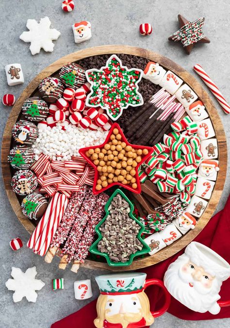 Hot Chocolate Charcuterie Board Ideas to Keep You Warm Hot Chocolate Charcuterie Board, Hot Chocolate Charcuterie, Chocolate Charcuterie Board, Chocolate Charcuterie, Decorated Marshmallows, Christmas Hot Chocolate Bar, Hot Chocolate Toppings, Coconut Hot Chocolate, Jul Mad