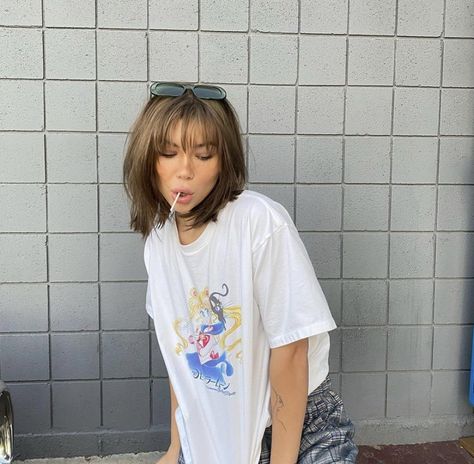 Jaden Edwards, Mid Length Hair With Bangs, Short Layered Bob Haircuts, Short Brown Hair, Bangs With Medium Hair, Hair Idea, Shirt Hair, Hair Stylies, Short Hair Balayage