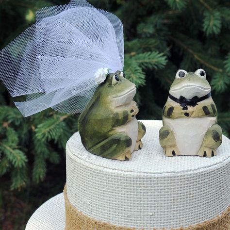 Frogs In Love Wedding Cake Topper: Handcarved Handpainted Wooden Bride and Groom Love Frog Cake Topper >>> See this great product. (This is an affiliate link) Prince And Princess Wedding, Frog Wedding Cake, Princess Wedding Cake, Princess Wedding Cakes, Frog Wedding, Pond Wedding, Wedding Cake Fresh Flowers, Night Time Wedding, Mini Mundo