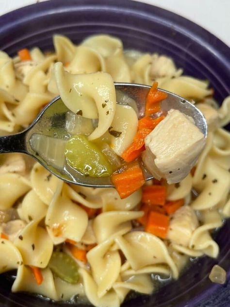 I love, love, love chicken noodle soup! And with this recipe, you can make it and feed it to the family without them even noticing it's low sodium. You can have the best of both worlds, with comfort food chicken noodle soup that is delicious and healthy for your kidney diet. You make the chicken from cooking 8 ounces of chicken breasts so it's not salty and it's healthier. Then you dice that up, as well as the carrots, celery, onion and spices. Combining this all together makes a delicious and Low Sodium Chicken Noodle Soup, Low Sodium Soup, Kidney Diet Recipes, Kidney Friendly Recipes Renal Diet, Healthy Kidney Diet, Renal Diet Recipes, British Cooking, Chicken Noodle Soup Easy, Comfort Food Chicken