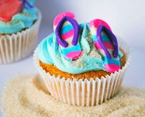 Beach Cupcakes Ideas, Beach Themed Cupcakes, Mini Pastelitos, Beach Theme Cupcakes, Luau Cupcakes, Adorable Cupcakes, Beach Cupcakes, Cupcakes Design, Theme Cupcakes