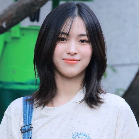 Ryujin Hairstyles, Ryujin Wolfcut, Ryujin Haircut, Ryujin Short Hair, Ryujin Hair, Short Hair Outfits, Hair Style Korea, Asian Short Hair, Shin Ryujin