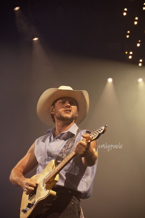 Niall Horan Cowboy Hat, Christian Haydensen, Niall Horan Baby, Live On Tour, Hello Lover, One Direction Photos, Irish Princess, Concert Aesthetic, Irish Boys