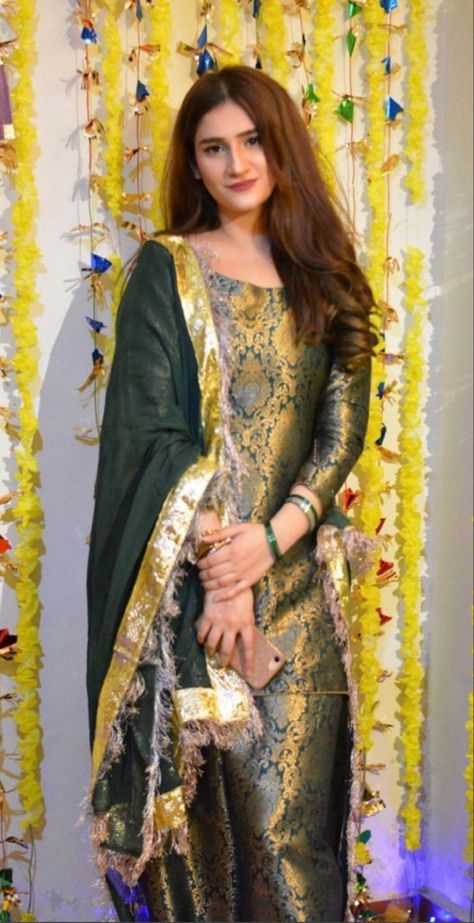 Banarsi Suit Design Latest, Banarasi Suit Designs Latest, Banarsi Suit Design, Banarasi Suit Designs, Banarsi Suit, Mehendi Dresses, Suits Design Latest, Plazo Designs, Long Kameez