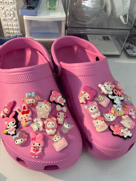 #sanrio #sanriocore #sanriocharacters #chrocs #pink #pinkcrocs #croccharms #sanrioaesthetic #pinkaesthetic Peach Crocs, Pink Croc Charms, Sanrio Charms, Croc Accessories, Crocs Ideas, White Crocs, Crocs Jibbitz, Perfect Peach, Slides Slippers