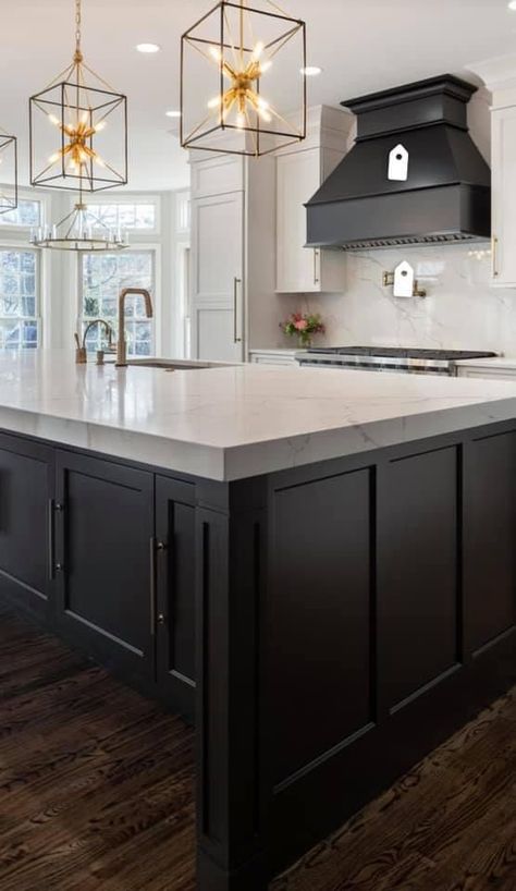 Black Kitchen Design, Classic White Kitchen, Black Kitchen Island, Large Kitchen Island, Black Kitchen Cabinets, Kitchen Remodel Design, Kitchen Island Design, Transitional Kitchen, Kitchen Inspiration Design