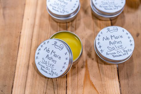 Arnica Salve, Arnica Oil, Herbal Salves, Salve Recipes, Healing Salves, Body Butters Recipe, Herbal Recipes, Herbal Oil, Natural Pain Relief