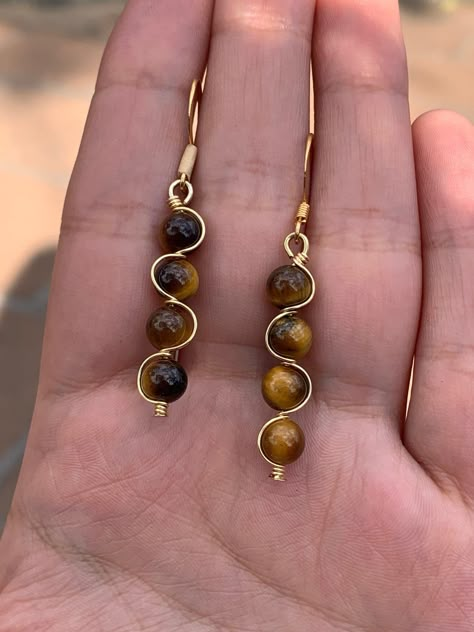 The Timeless Appeal of Handmade Jewelry: Craftsmanship and Creativity Unleashed Simple Wire Bead Earrings, Beaded Jewelry Trendy, Jewelry Making Wire Wrapping, Making Wire Earrings, Bead Wire Wrapping, 22 Gauge Wire Jewelry, Diy Wire Bead Earrings, Gold Wire Jewelry Diy, Diy Dangling Earrings