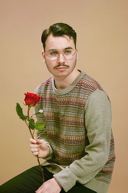 Ikea Nytillverkad, Awkward Portraits, Wes Anderson Photography, 70s Portrait, 70s Valentines, Funny Portraits, Valentines Vibes, Retro Portrait, Male Headshots